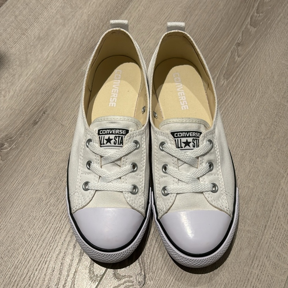 Converse Women’s Ballet Lace Slip-on shoes